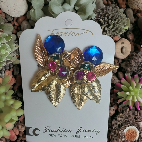Jewel Tone Fashion Clip on Earrings Gold Leaves Lightweight Jewelry Set Of 3 - Picture 4 of 6